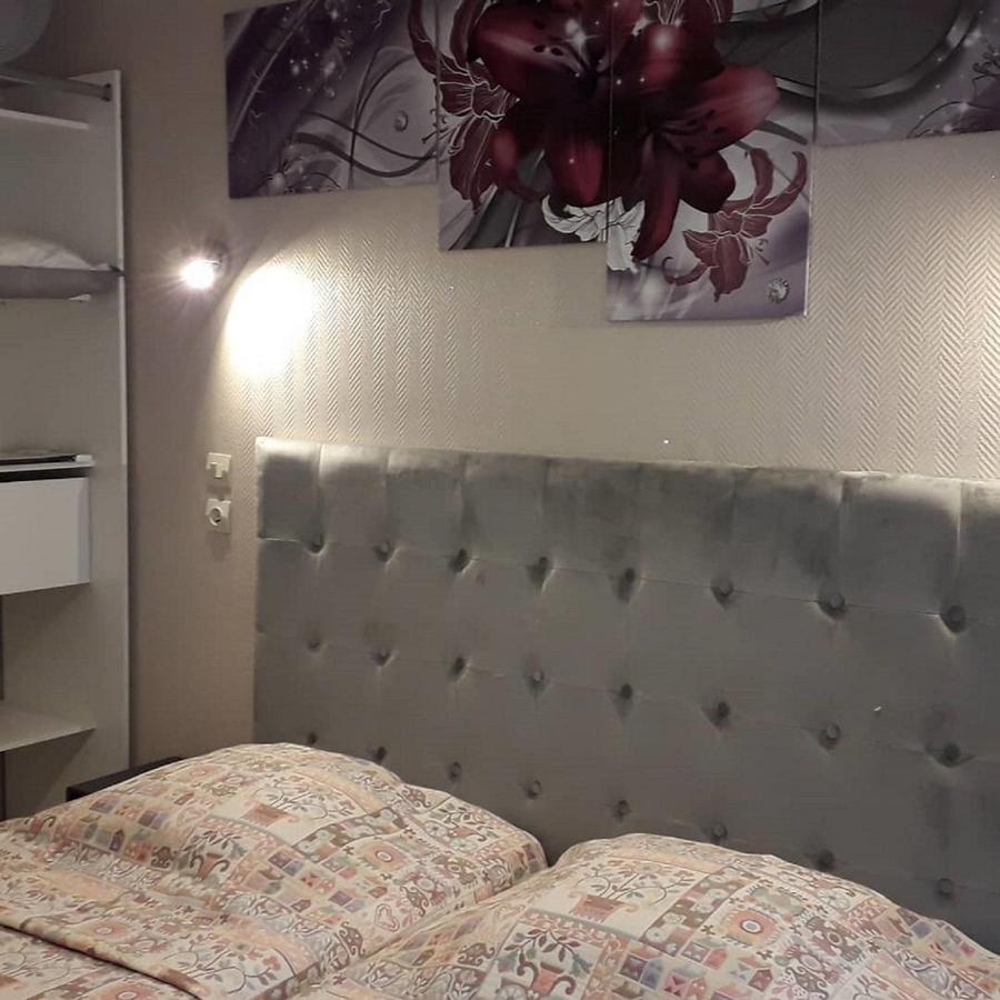 Hotel Le Chatelet Saint Paul de Fenouillet Bagian luar foto