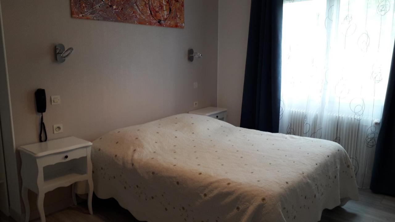 Hotel Le Chatelet Saint Paul de Fenouillet Bagian luar foto