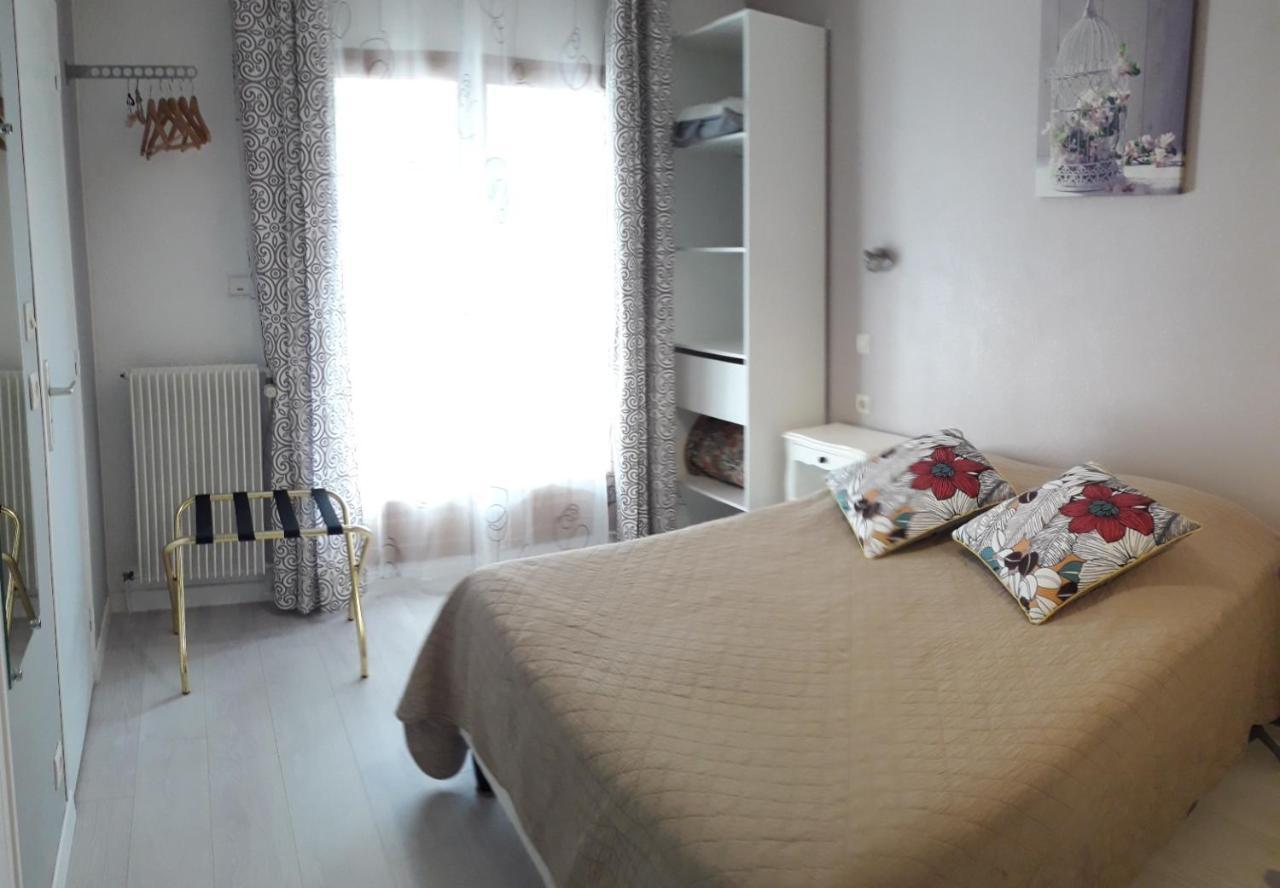 Hotel Le Chatelet Saint Paul de Fenouillet Bagian luar foto