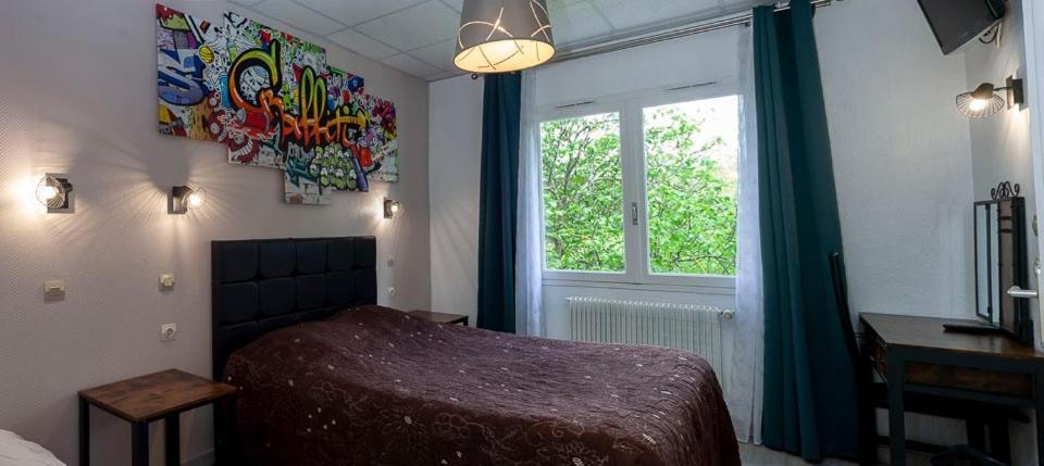Hotel Le Chatelet Saint Paul de Fenouillet Bagian luar foto