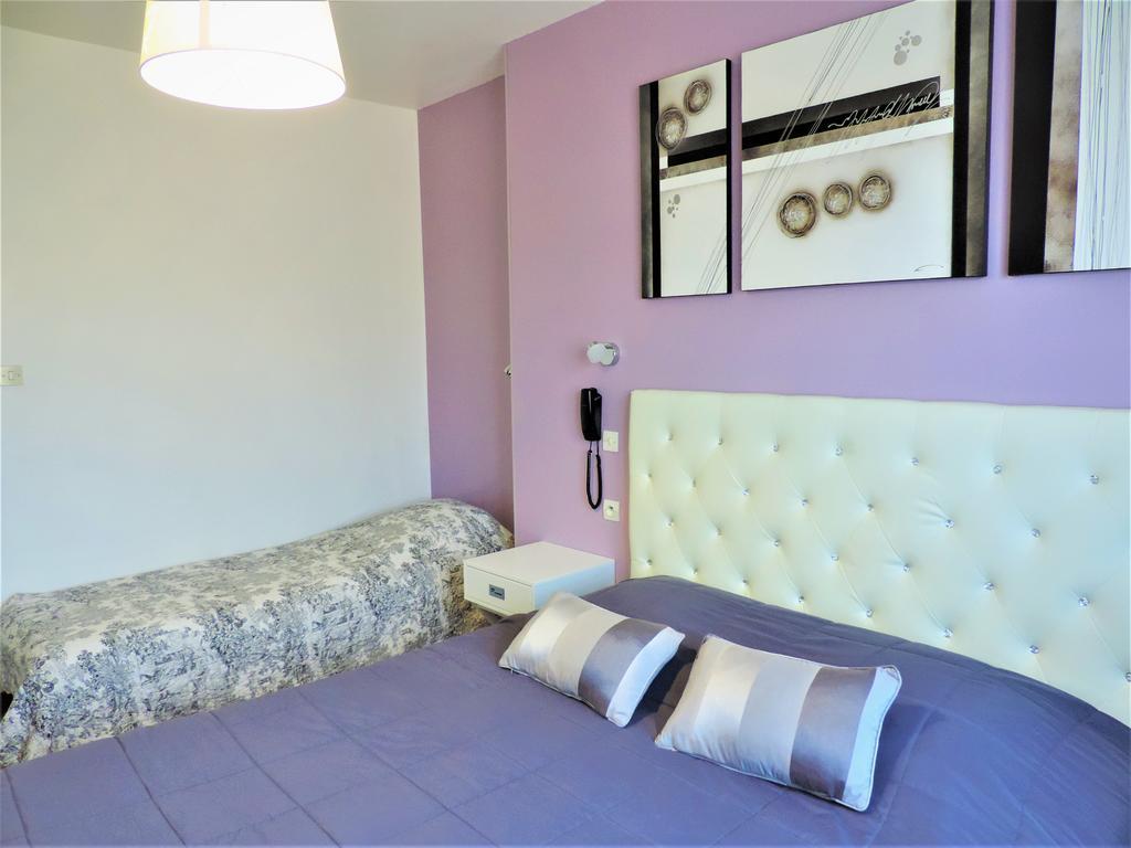 Hotel Le Chatelet Saint Paul de Fenouillet Bagian luar foto