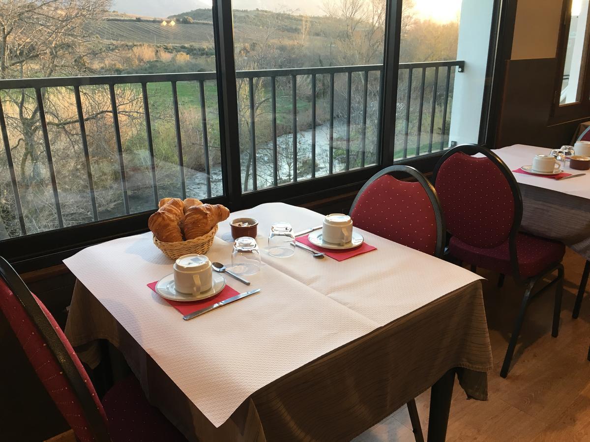 Hotel Le Chatelet Saint Paul de Fenouillet Bagian luar foto