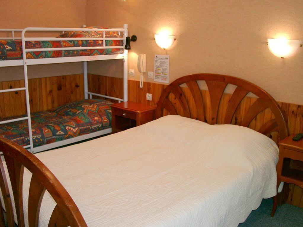 Hotel Le Chatelet Saint Paul de Fenouillet Bagian luar foto