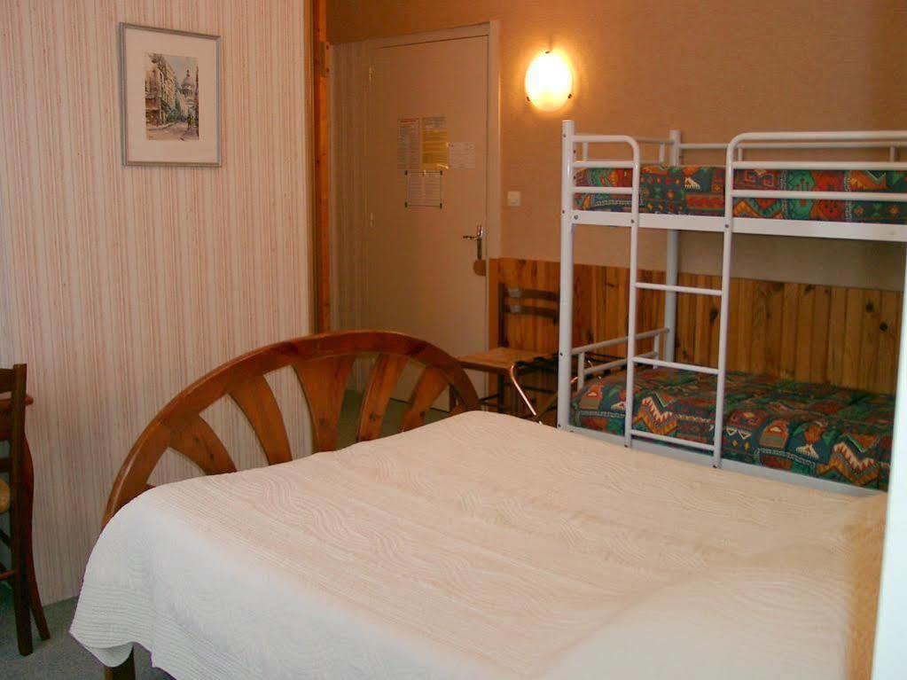 Hotel Le Chatelet Saint Paul de Fenouillet Bagian luar foto