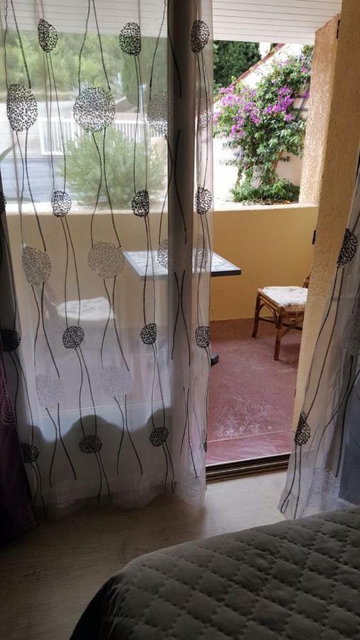 Hotel Le Chatelet Saint Paul de Fenouillet Bagian luar foto
